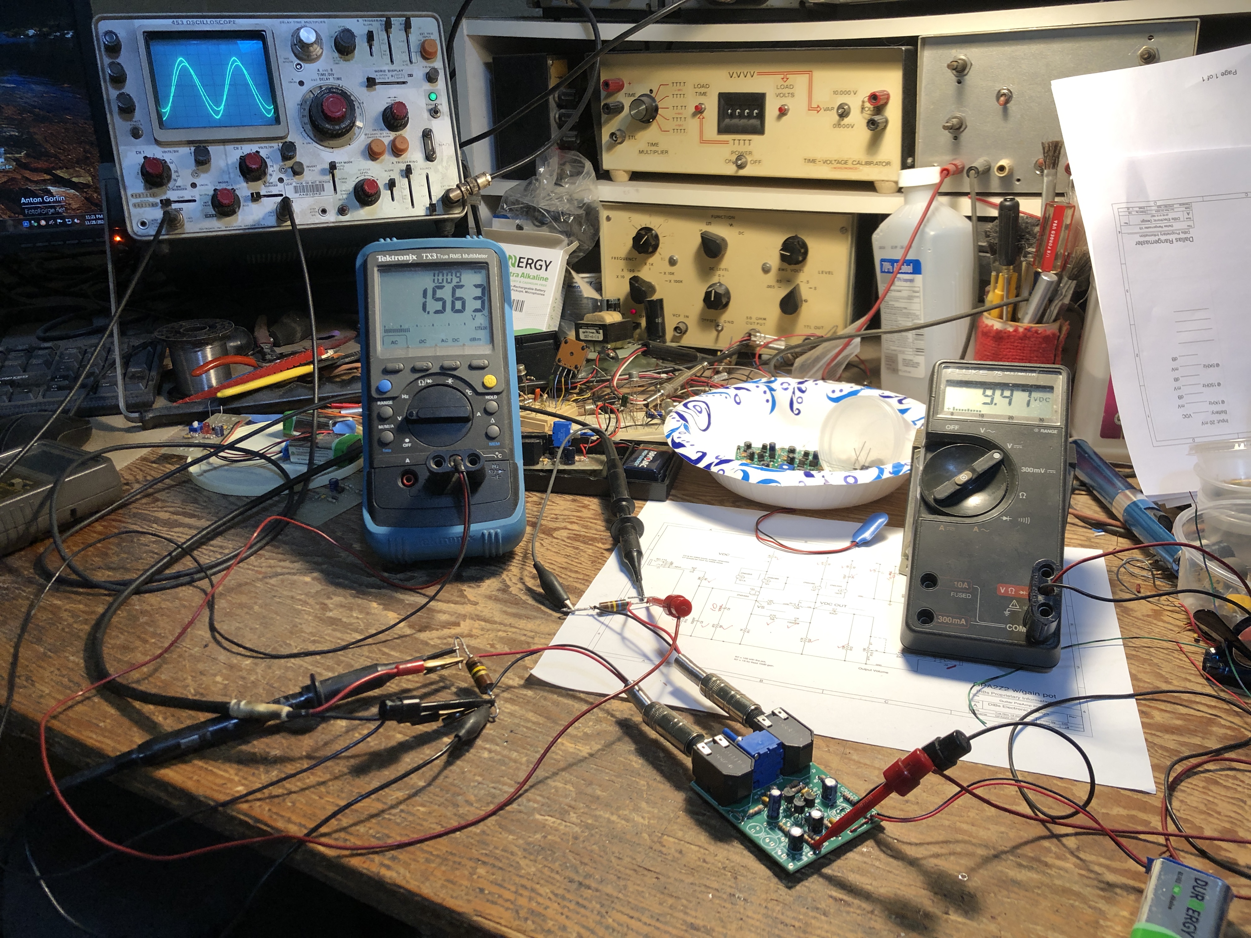 With adjustable gain