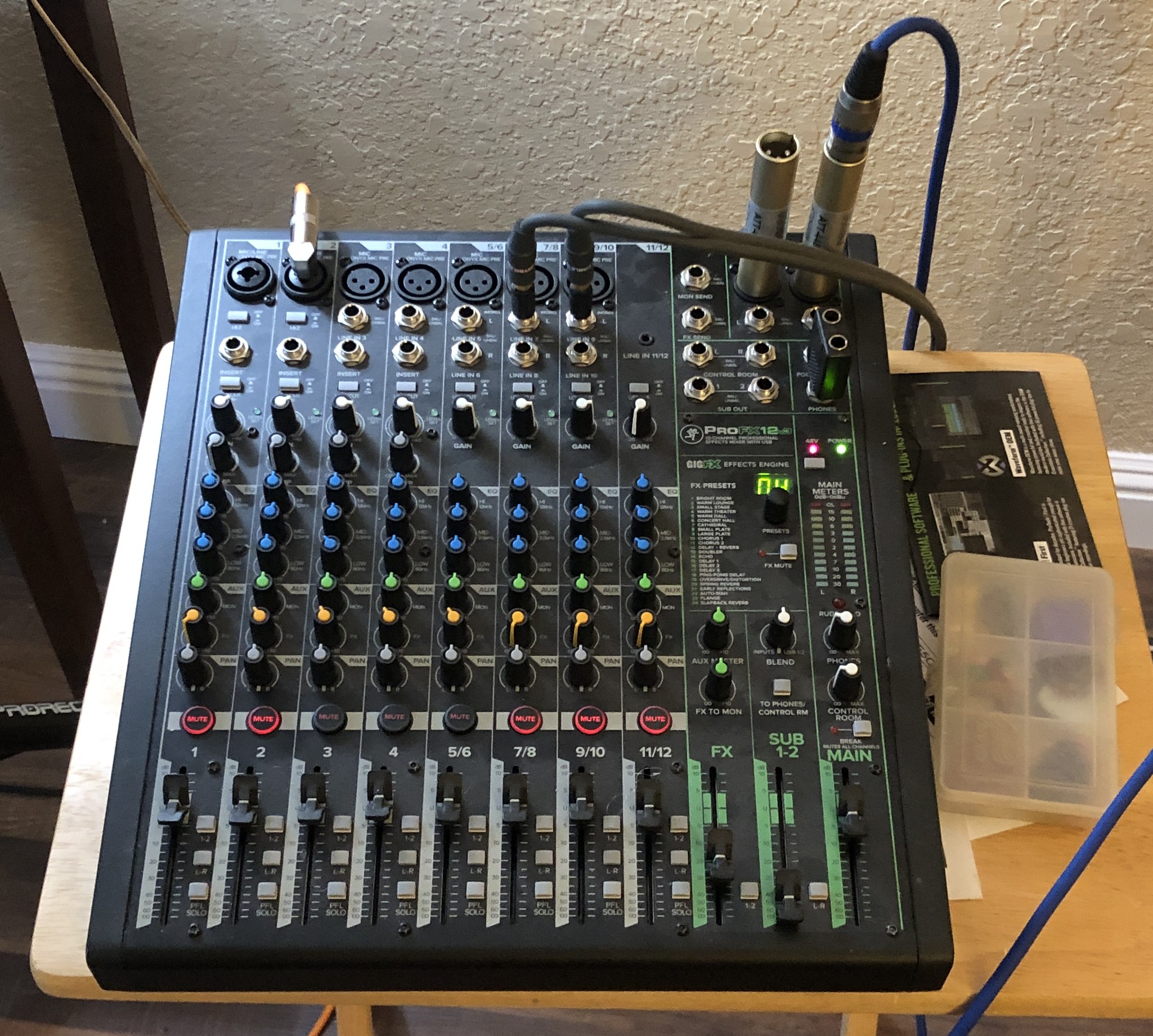 MackieProFX12v3.jpg